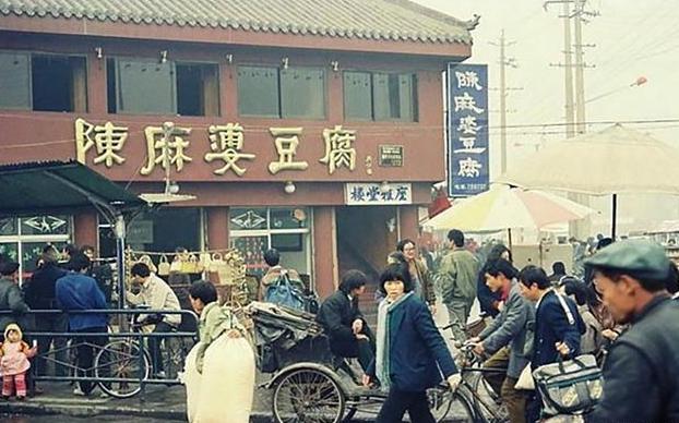 成都最新街景，繁华中的历史韵味与现代风采的交融